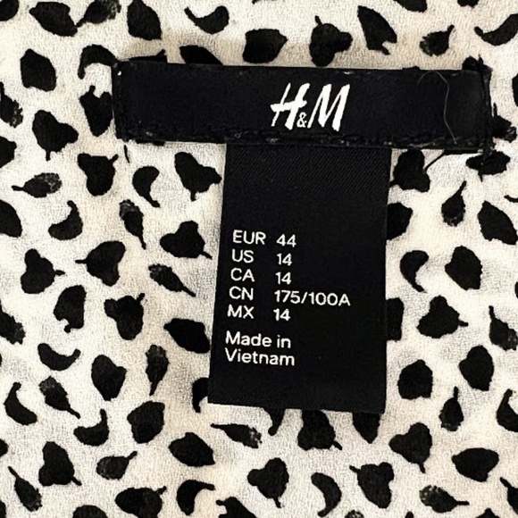 H&M Leaf Design Button Down Sheer Blouse ⭐️2X Host Pick ⭐️ - Picture 7 of 9